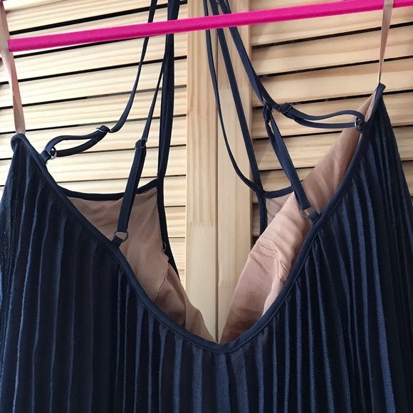 Stunning BCBG MAXAZRIA pleated dark blue dress - Picture 7 of 11